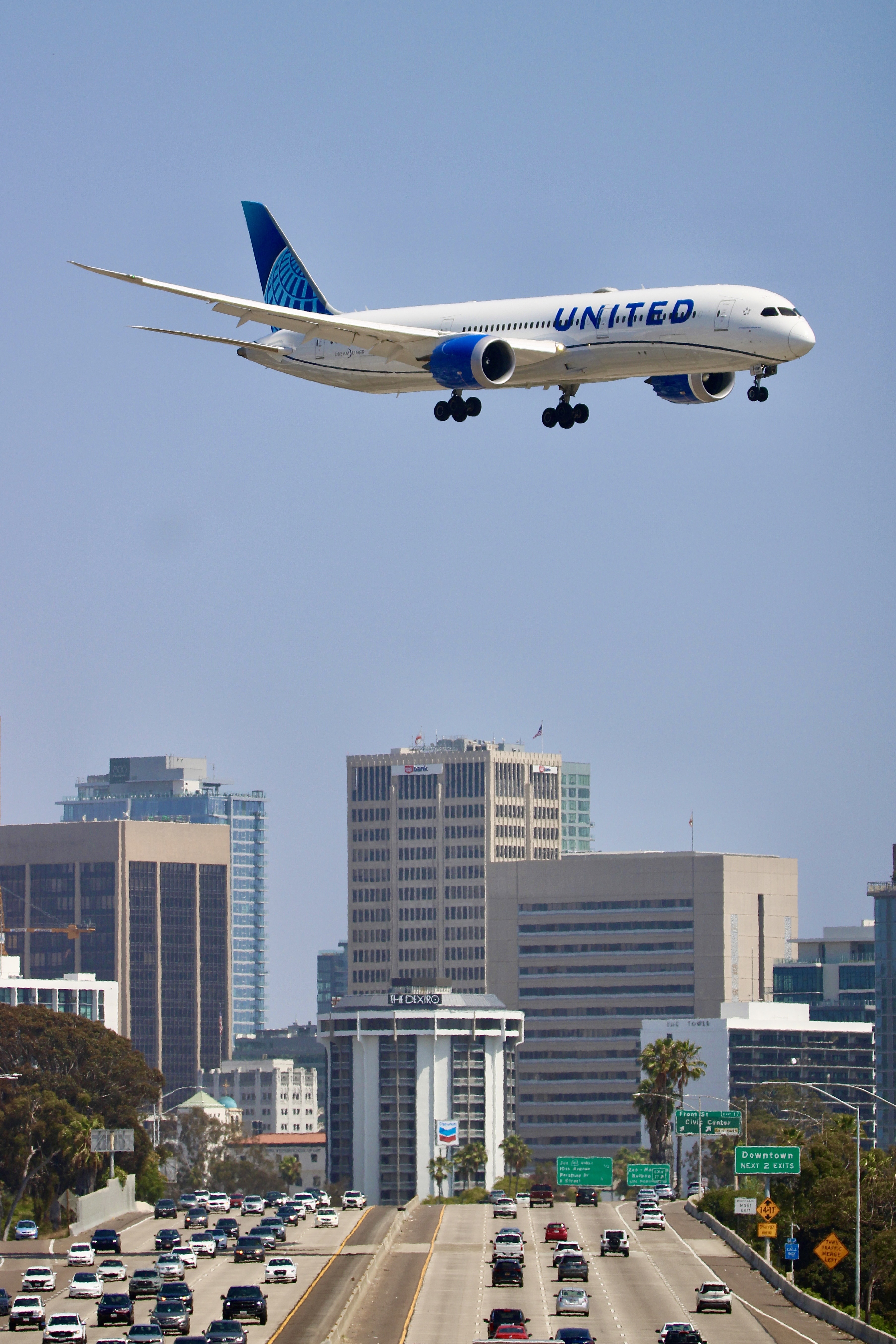 Dante Schrantz photo of United Airlines Boeing 787-9 at San Diego International Airport (KSAN)