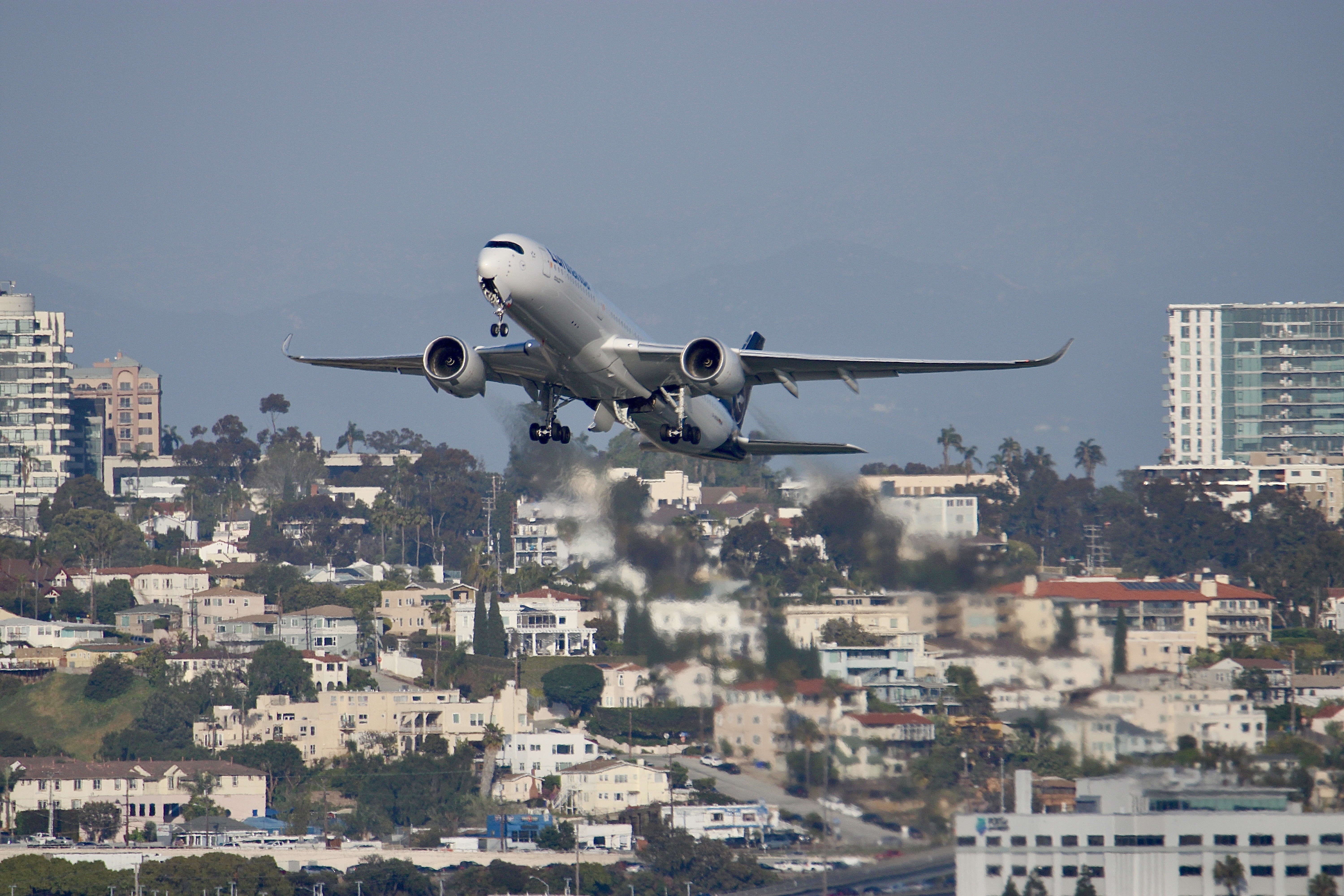 Dante Schrantz photo of Lufthansa Airbus A350-900 at San Diego International Airport (KSAN)