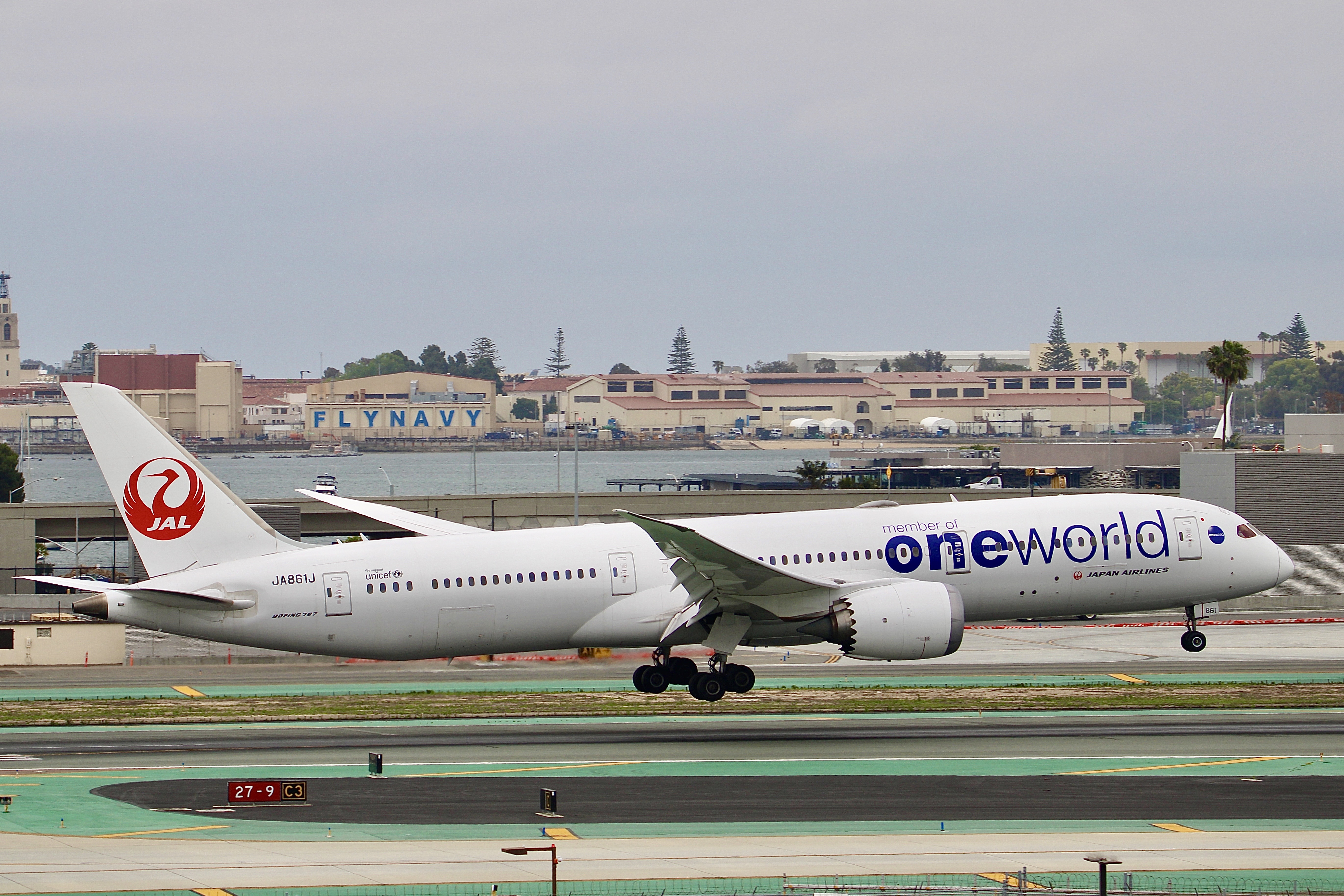 Dante Schrantz photo of Japan Airlines Boeing 787-9 Oneworld Livery arriving at San Diego International Airport (KSAN)